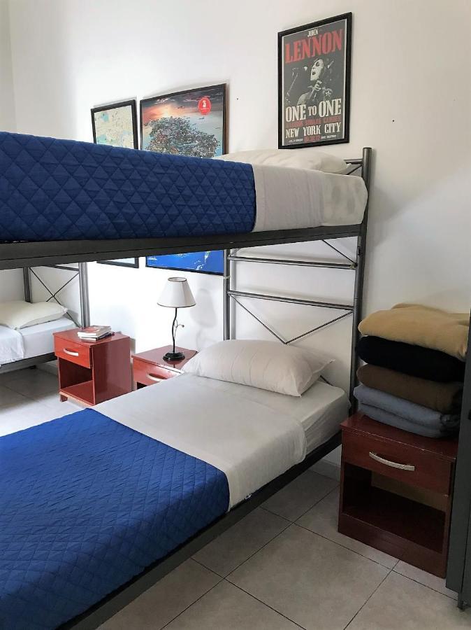 Cama em Dormitório Misto com 6 Camas